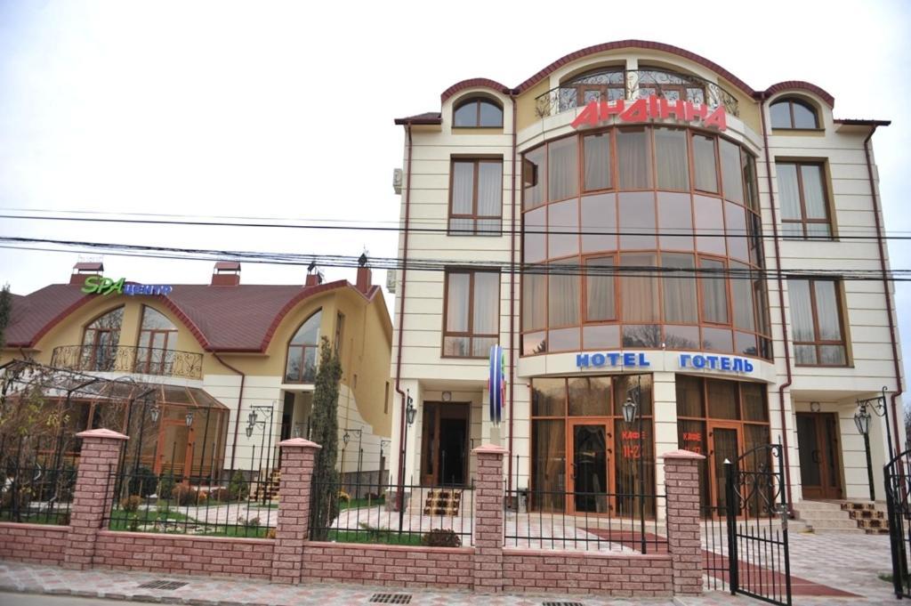 Andinna Hotel Chernivtsi Exterior foto