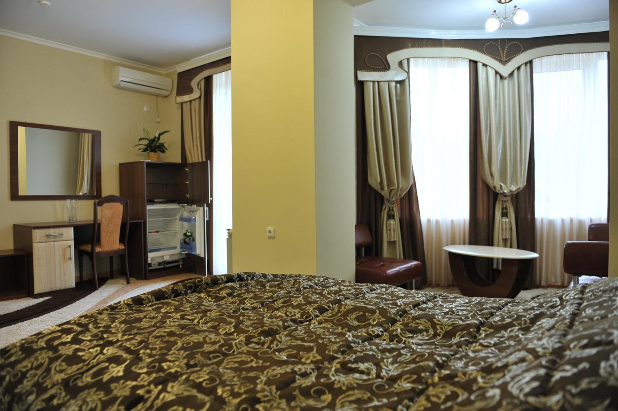 Andinna Hotel Chernivtsi Exterior foto