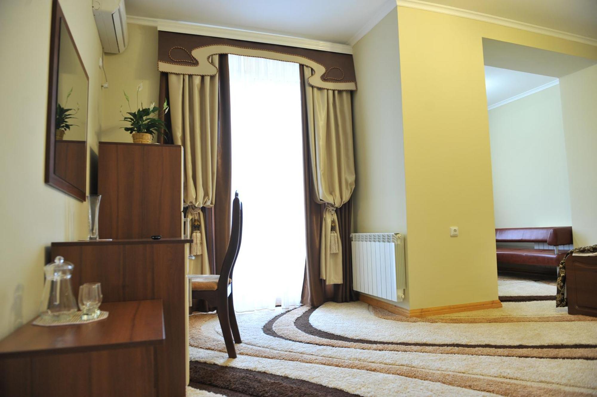 Andinna Hotel Chernivtsi Exterior foto