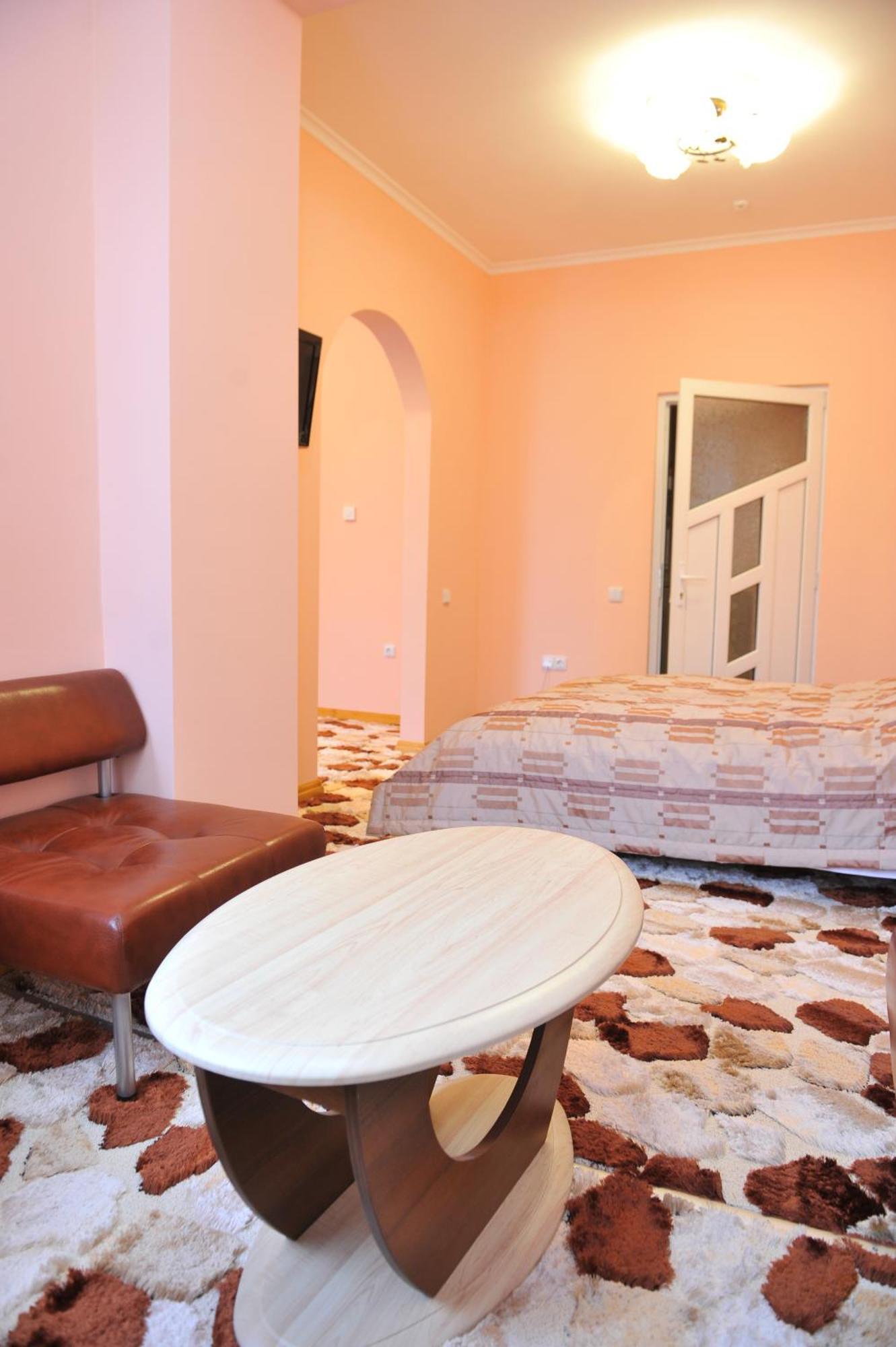 Andinna Hotel Chernivtsi Exterior foto