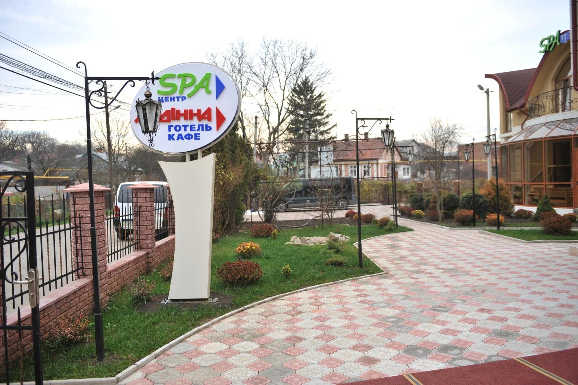 Andinna Hotel Chernivtsi Exterior foto