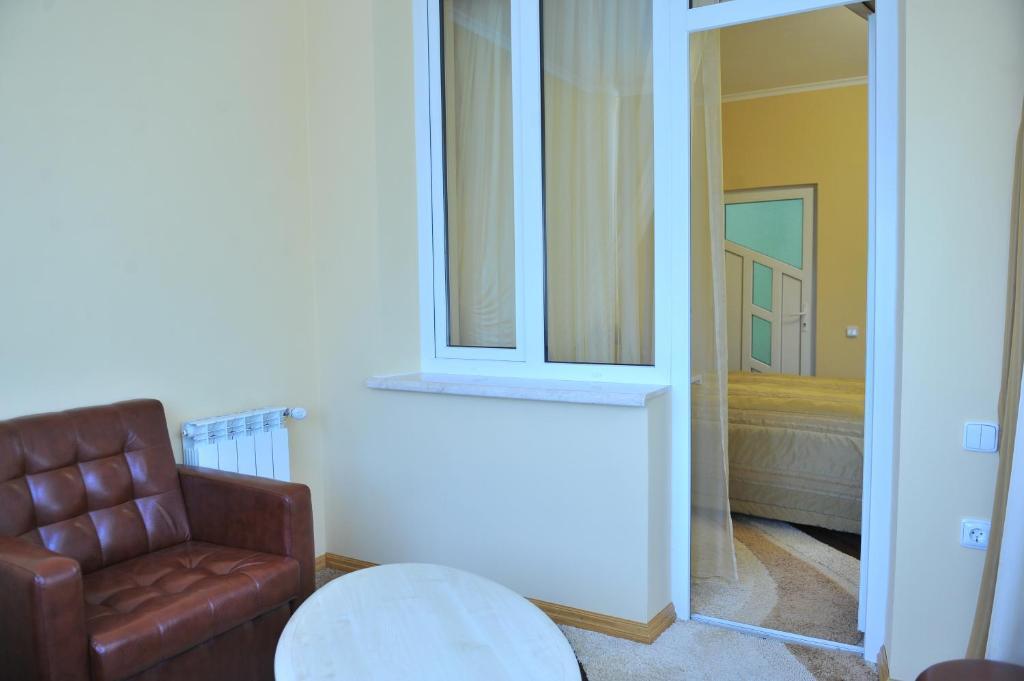 Andinna Hotel Chernivtsi Exterior foto