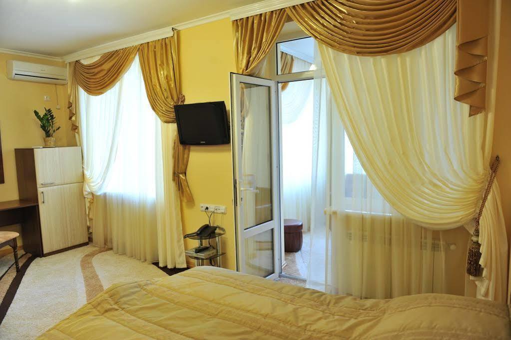 Andinna Hotel Chernivtsi Exterior foto